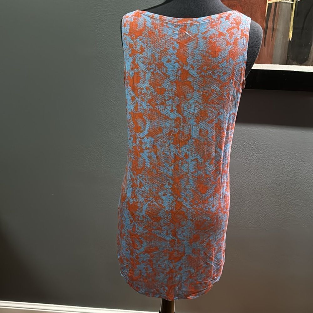 LOGO Layers robin egg blue/red snakeskin print stretch long tank. Small. - Picture 3 of 4